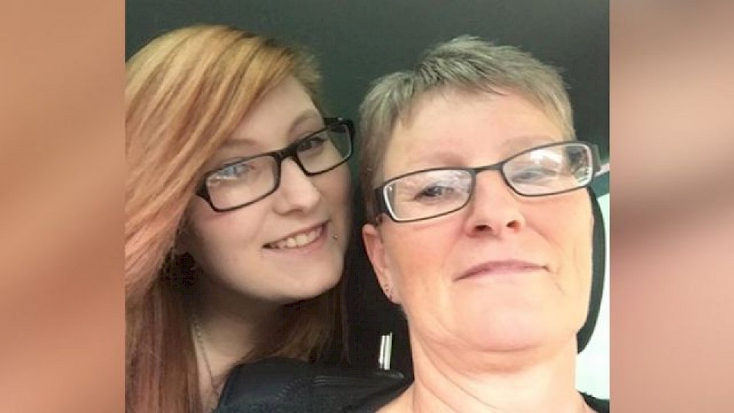 Selfie shot of Helen Leah and her mum Deborah in their car.